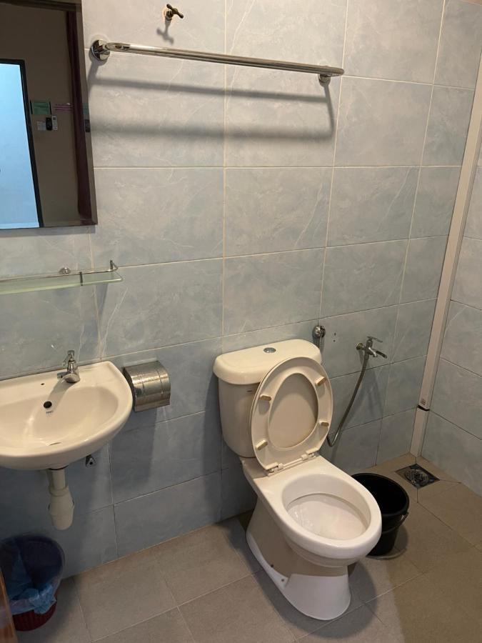 Golden Guest House Куантан Экстерьер фото