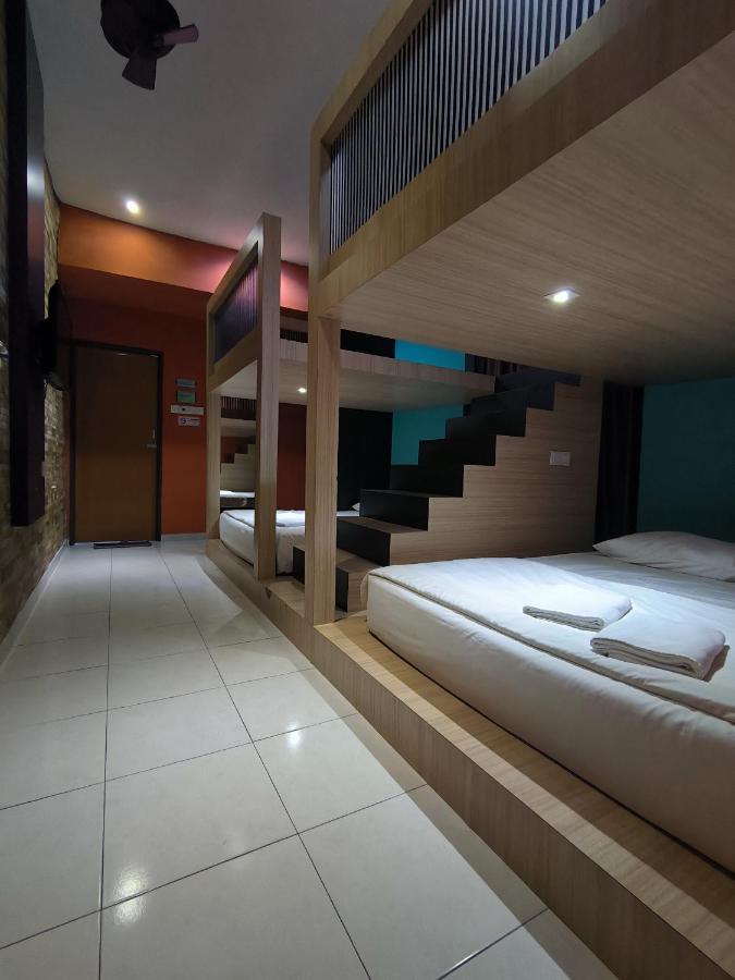 Golden Guest House Куантан Экстерьер фото